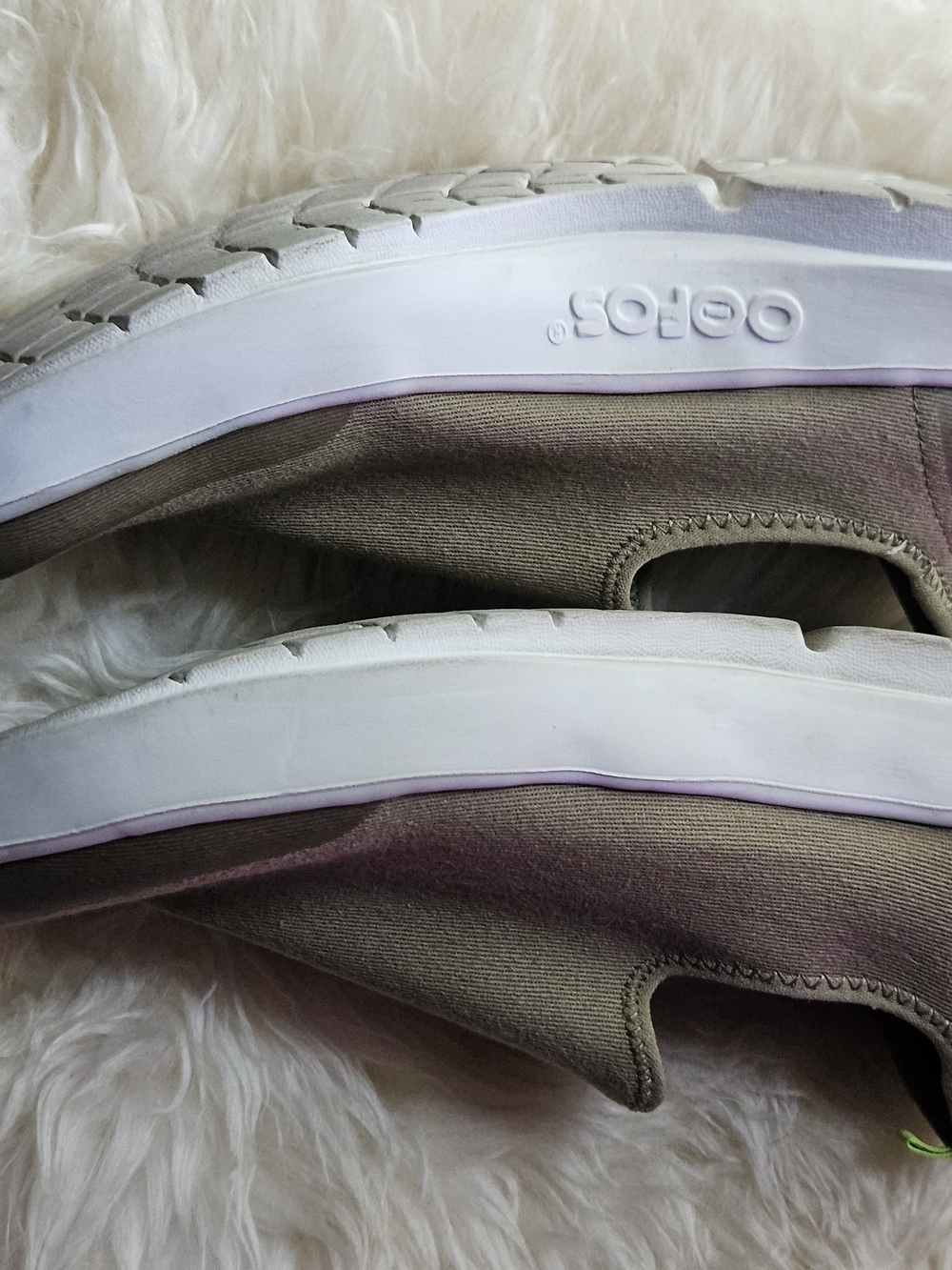 OOFOS OOmg eeZee Low Slip-On Recovery Shoes Taupe / White – Size - Picture 10 of 12